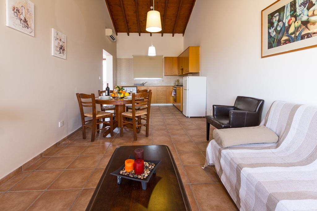 G&E Beach Apartments Polis Ngoại thất bức ảnh