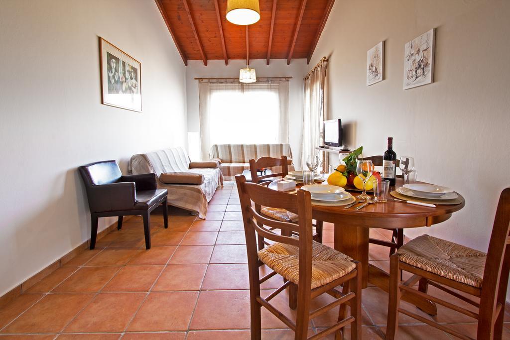 G&E Beach Apartments Polis Ngoại thất bức ảnh